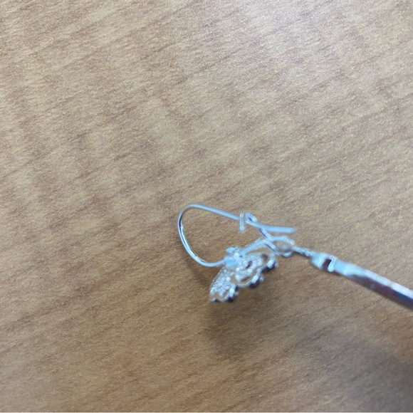 XXL Filigree silver tone accent earrings - Picture 7 of 8